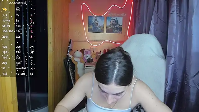 Fiery Brunette  online show from March 2025 04:17:02 AM