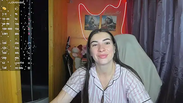 Fiery Brunette  online show from March 2025 04:21:02 AM