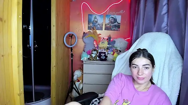 Fiery Brunette  online show from April 2026 11:12:01 AM