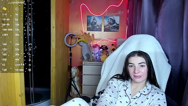 Fiery Brunette  online show from December 2025 10:14:01 AM