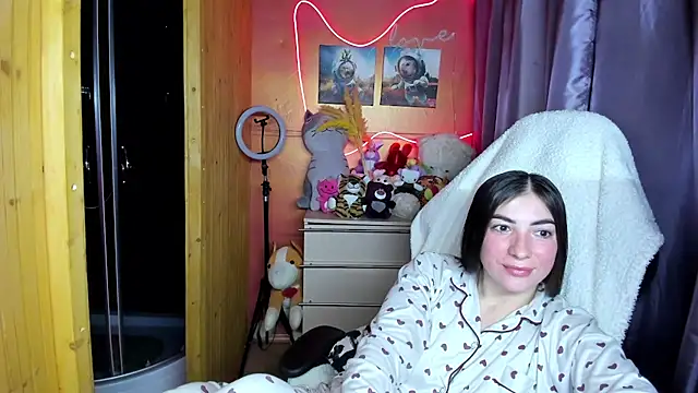 Fiery Brunette  online show from January 2026 07:45:01 AM