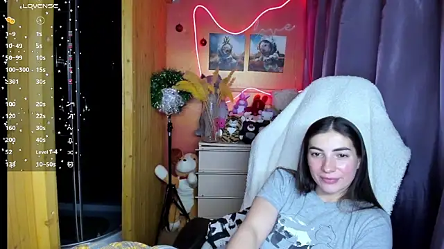 Fiery Brunette  online show from January 2026 04:22:02 PM