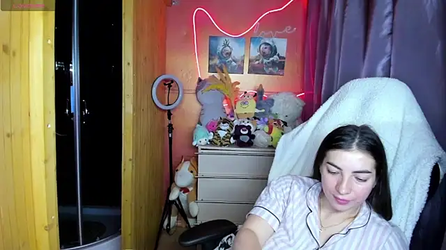 Fiery Brunette  online show from March 2026 11:45:01 AM