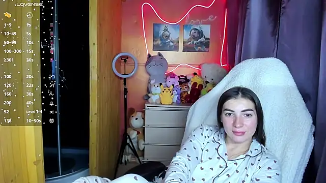 Fiery Brunette  online show from October 2025 01:22:02 PM