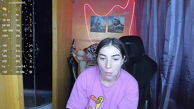 Fiery Brunette  online show from March 2025 09:25:02 AM