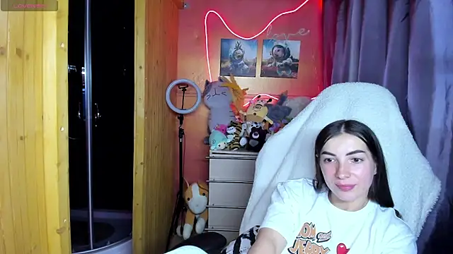 Fiery Brunette  online show from May 2026 10:44:02 AM