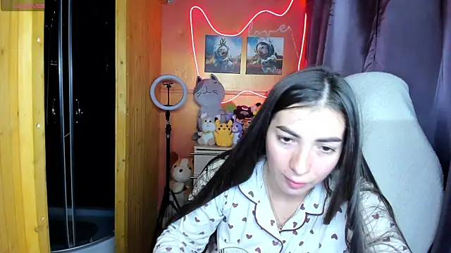 Fiery Brunette  online show from September 2025 05:34:01 AM