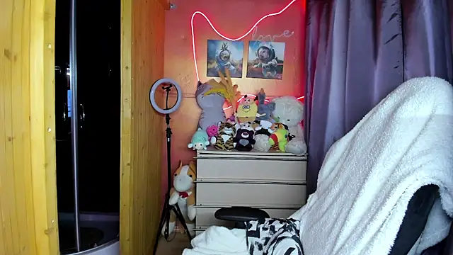 Fiery Brunette  online show from March 2026 02:41:02 AM