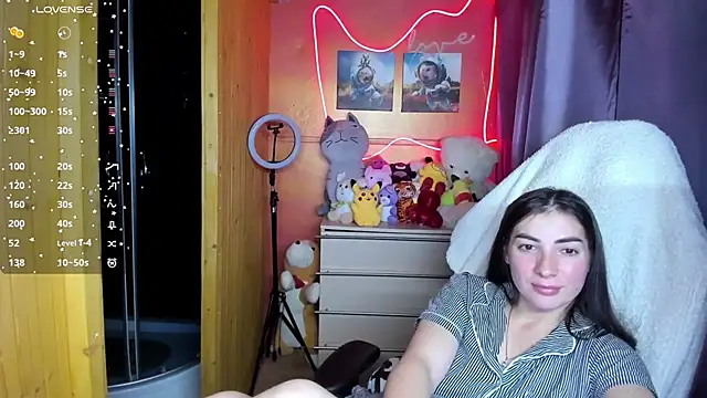 Fiery Brunette  online show from October 2025 05:42:01 AM