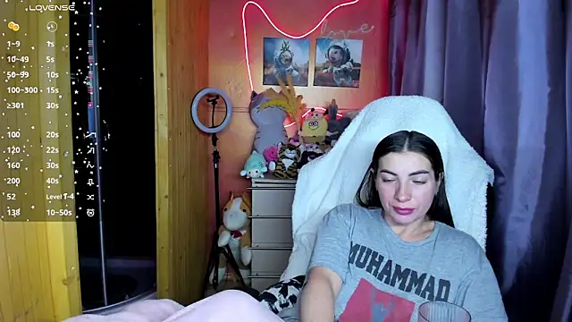 Fiery Brunette  online show from March 2026 01:24:01 AM