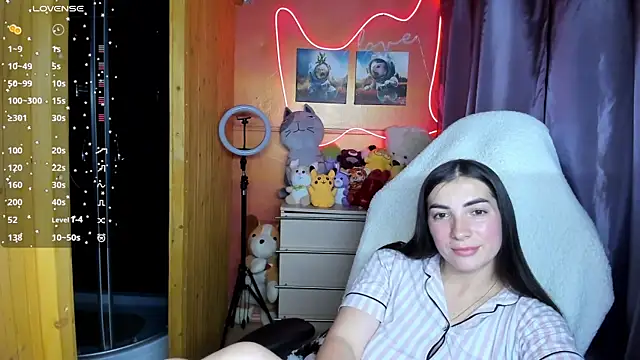 Fiery Brunette  online show from October 2025 03:41:02 AM