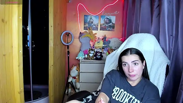 Fiery Brunette  online show from March 2026 04:12:01 PM