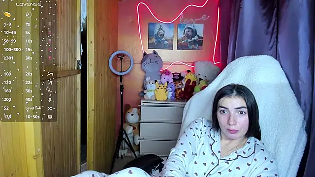 Fiery Brunette  online show from October 2025 05:42:01 AM