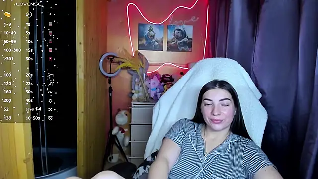 Fiery Brunette  online show from November 2025 11:02:02 AM