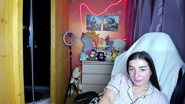 Fiery Brunette  online show from March 2026 05:46:01 PM