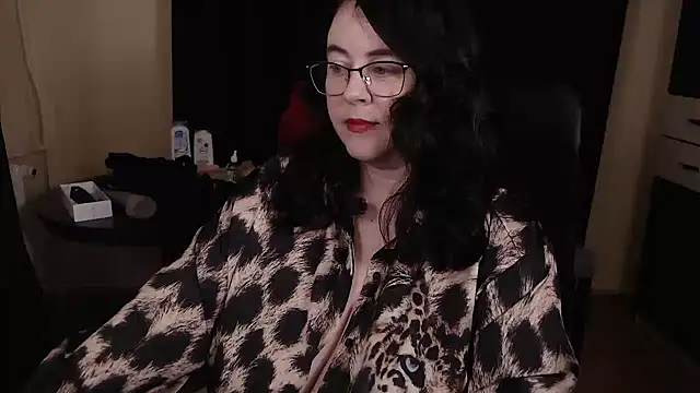 poshmistress online show from December 2025 08:01:01 PM