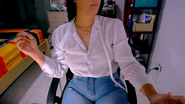 Snapshot of BitterMomXxx chatting on May 2026 03:07:01 PM BitterMomXxx online show from May 2026 03:07:01 PM