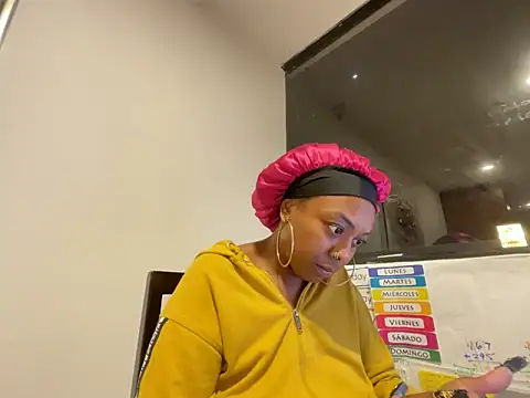 ChocolateCakeQueen online show from November 2025 12:32:02 AM