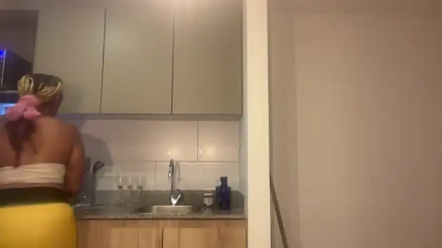 ChocolateCakeQueen online show from December 2025 12:59:02 AM