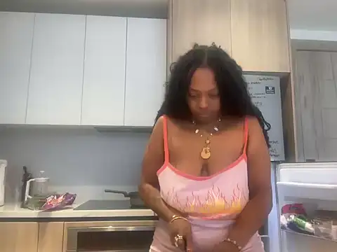 ChocolateCakeQueen online show from April 2026 10:43:02 PM