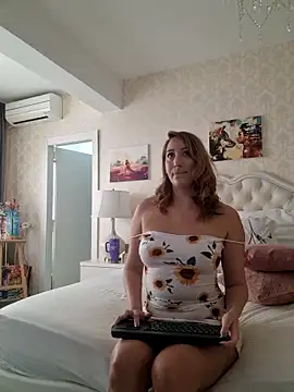 Snapshot of IreneHope chatting on March 2025 07:14:01 AM IreneHope online show from March 2025 07:14:01 AM