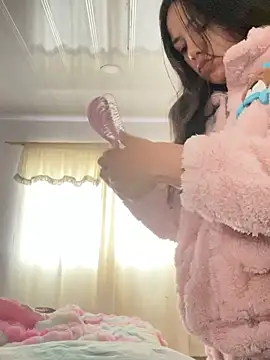 hannahb-e online show from June 2026 12:49:01 PM