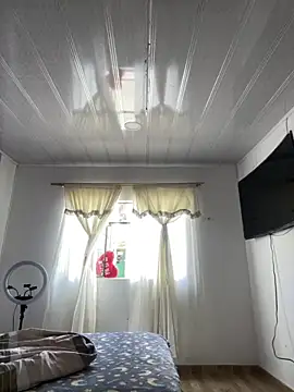 hannahb-e online show from October 2025 07:57:02 PM