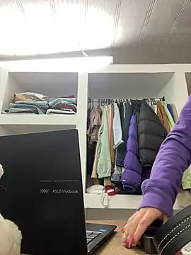 hannahb-e online show from June 2026 04:33:01 PM