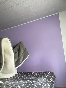 hannahb-e online show from November 2025 06:00:01 PM