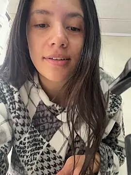 hannahb-e online show from May 2026 04:35:01 PM