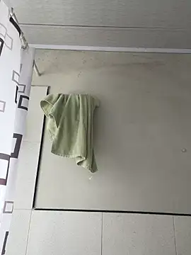 hannahb-e online show from December 2025 01:46:01 PM