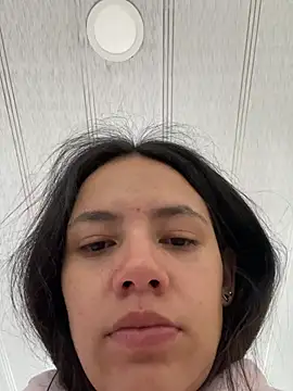 hannahb-e online show from April 2026 04:09:02 PM