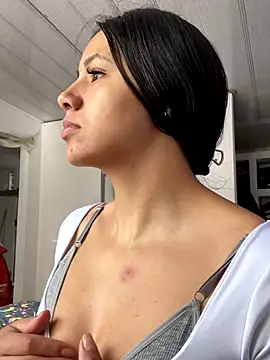 hannahb-e online show from November 2025 01:59:02 PM