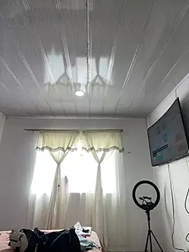 hannahb-e online show from March 2026 05:27:02 PM