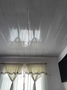 hannahb-e online show from December 2025 05:23:01 PM