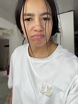 hannahb-e online show from December 2025 06:46:01 PM