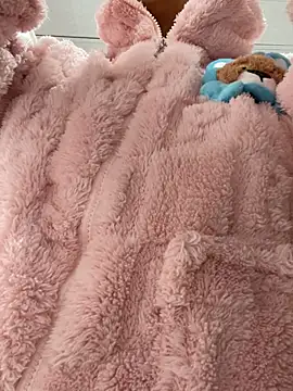 hannahb-e online show from March 2026 12:43:01 PM