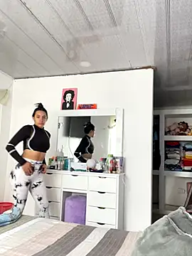 hannahb-e online show from September 2025 02:38:02 PM