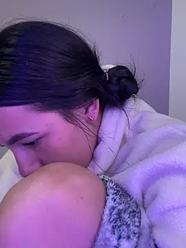 hannahb-e online show from April 2026 09:39:33 PM