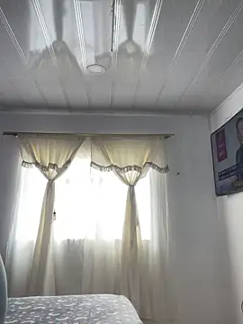 hannahb-e online show from October 2025 02:43:02 PM