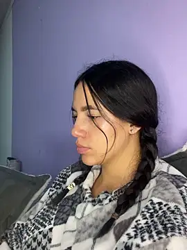 hannahb-e online show from April 2026 07:58:02 PM