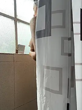 hannahb-e online show from November 2025 02:44:02 PM