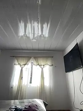 hannahb-e online show from December 2025 01:48:02 PM