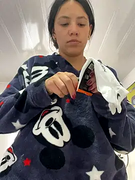 hannahb-e online show from December 2025 06:20:02 PM