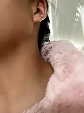 hannahb-e online show from November 2025 01:11:01 PM