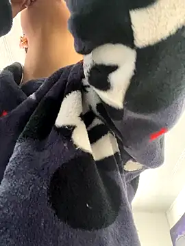 hannahb-e online show from November 2025 04:22:01 PM