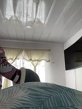 hannahb-e online show from December 2025 02:00:02 PM