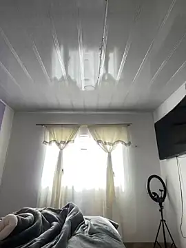 hannahb-e online show from November 2025 01:45:01 PM