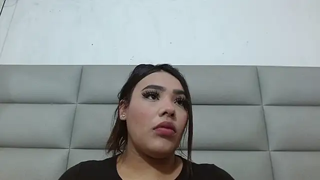 Snapshot of emily_brontee_ chatting on October 2025 01:13:01 PM emily brontee online show from October 2025 01:13:01 PM