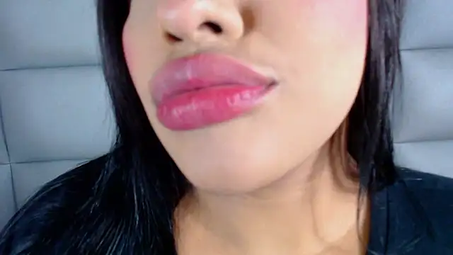 Snapshot of emily_brontee_ chatting on February 2025 01:00:02 PM emily brontee online show from February 2025 01:00:02 PM
